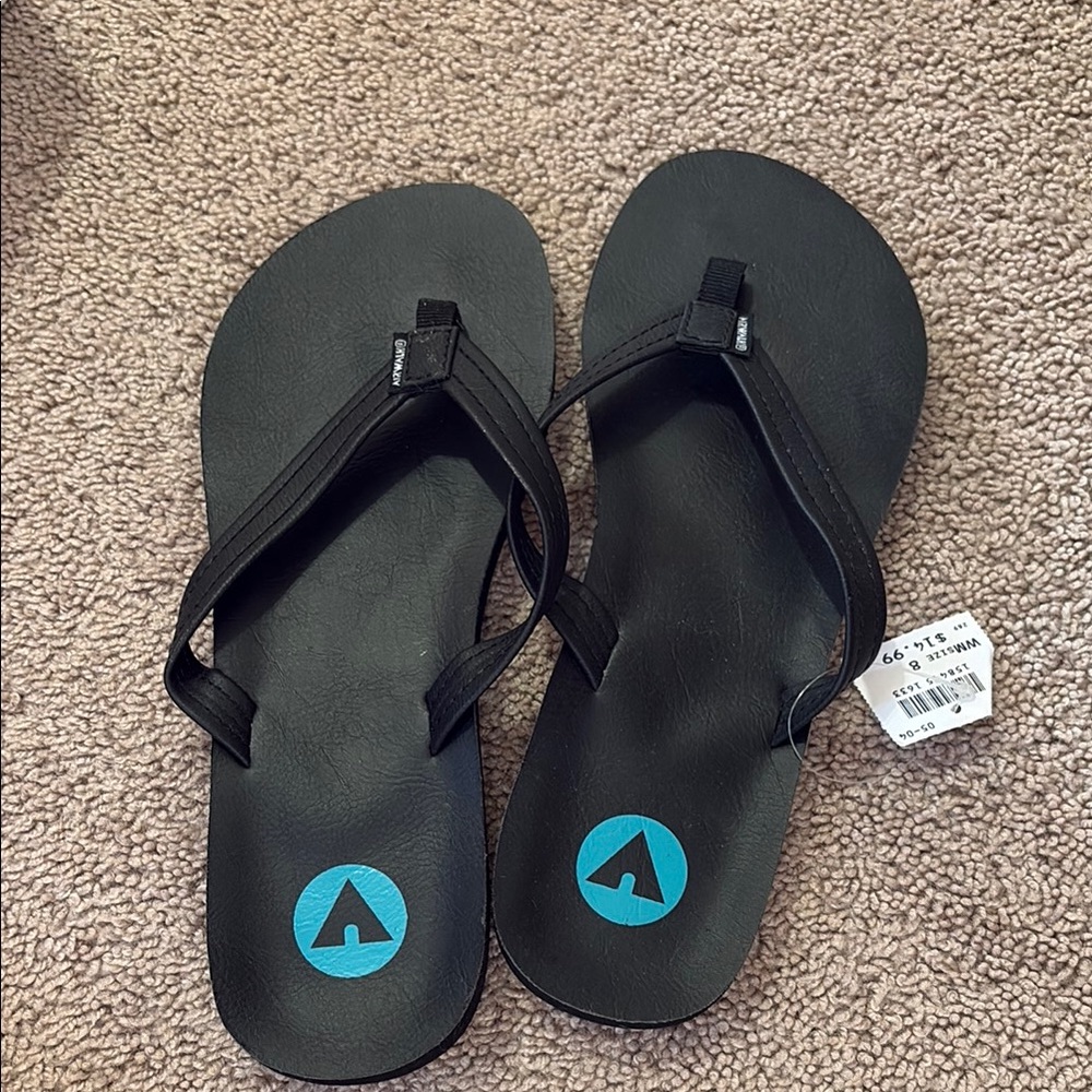Black women’s flip flops, size 8